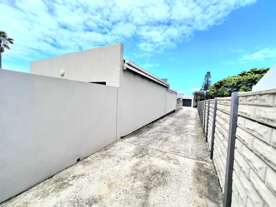 6 Bedroom Property for Sale in Gonubie Eastern Cape